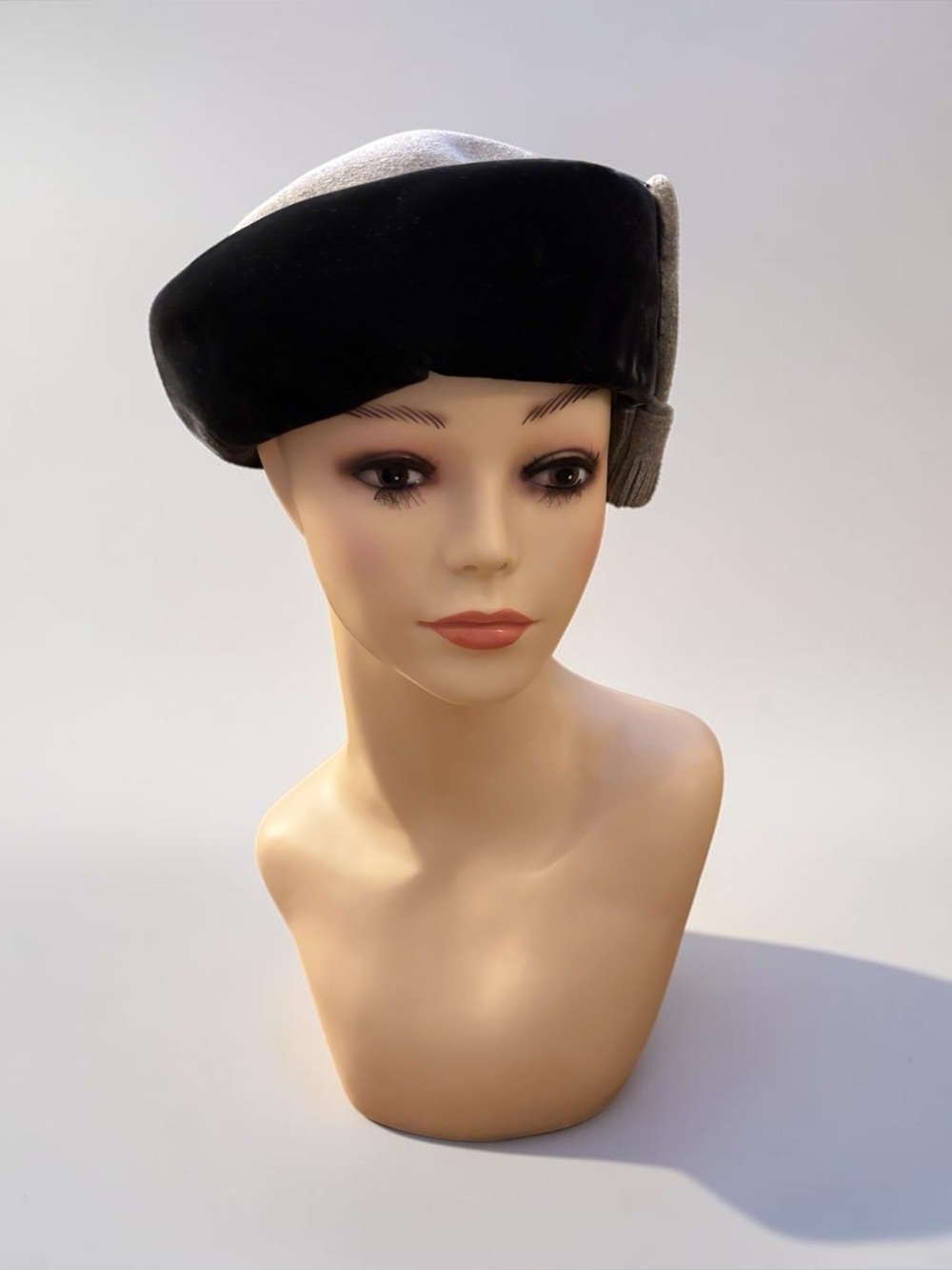 Vintage mid-century black velvet & silver-white cuffed cap w/ side ribbon detail